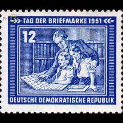 D,DDR Mi.Nr. 295 Tag der Briefmarke 51, Sammler vor Album (12)