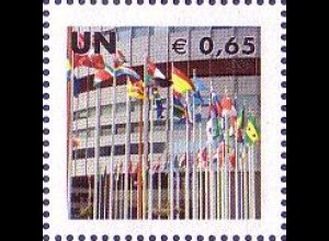 UNO Wien Mi.Nr. 540 Grußmarken UNO-City, Flaggen vor UNO-Gebäude (0,65)